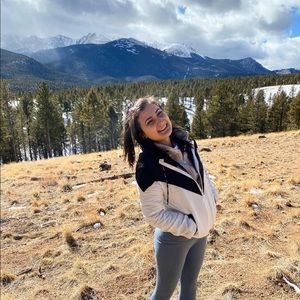 Meet your Posher, Christina